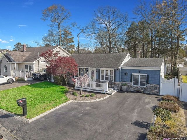 $549,000 | 26 La Salle Place | West Sayville