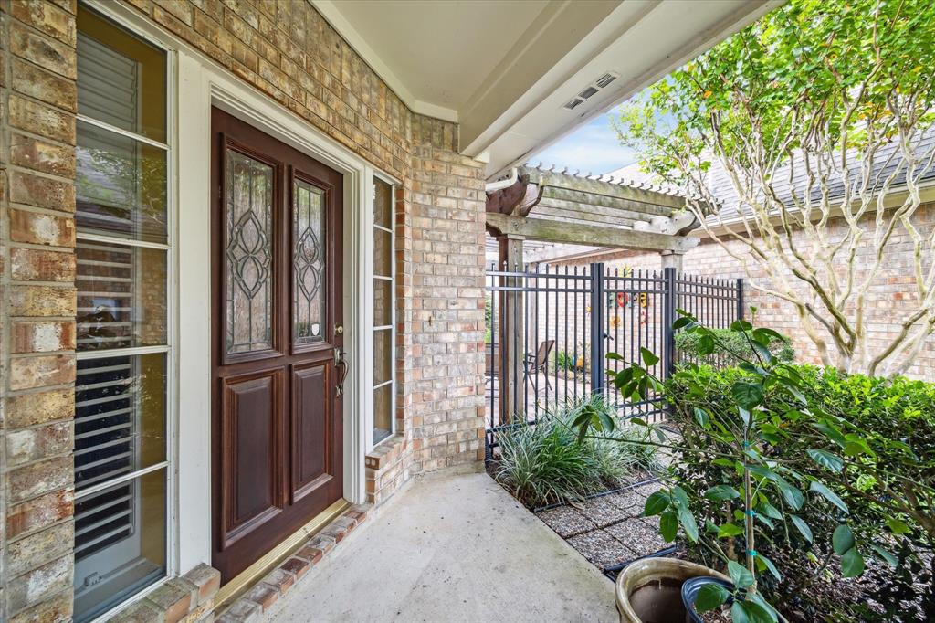 Entryway has access to gated patio area.