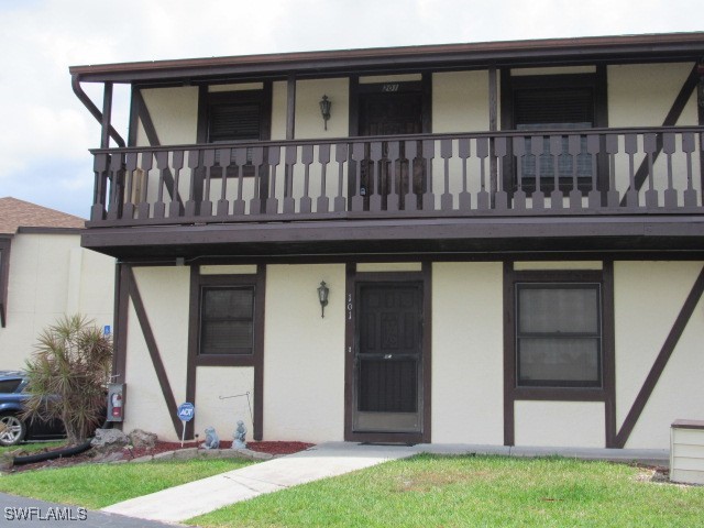 a front view of house with yard