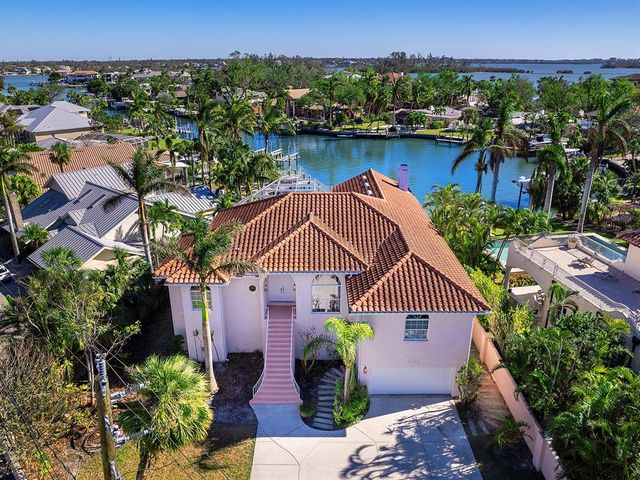 $3,200,000 | 508 Siesta Drive | Bay Island