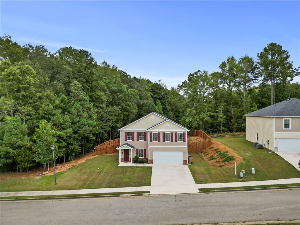 a view of a back yard of the house