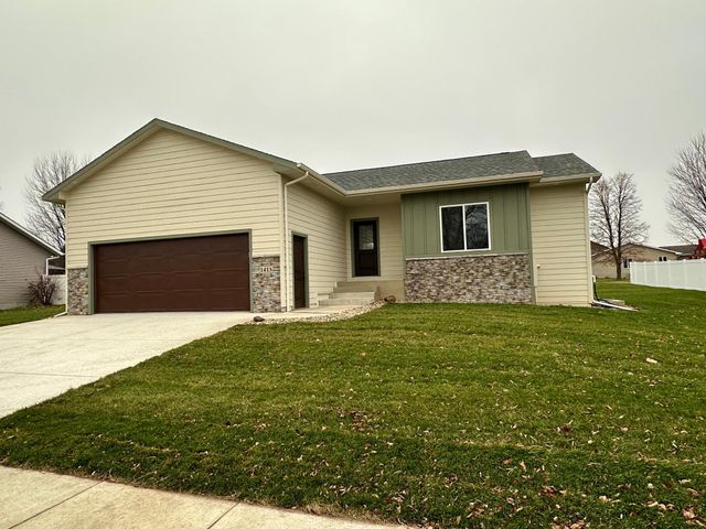 $342,500 | 1413 Evergreen Drive | Luverne