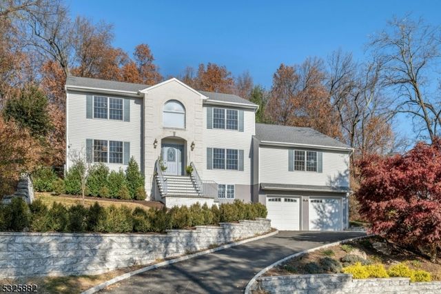 $1,300,000 | 17 Skyline Drive | West Orange