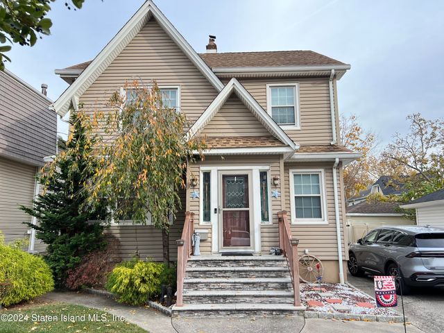 $785,000 | 21 Arnprior Street | Westerleigh