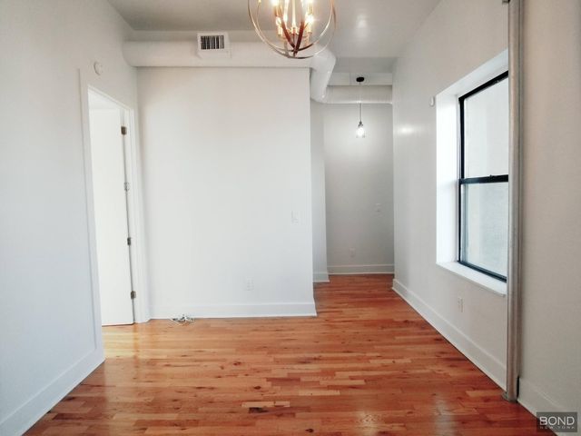 $2,800 | 524 Metropolitan Avenue, Unit 19 | Williamsburg