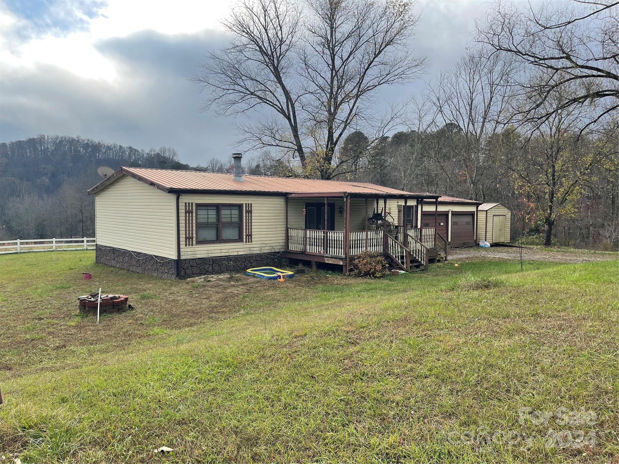 a view of a house with a backyard