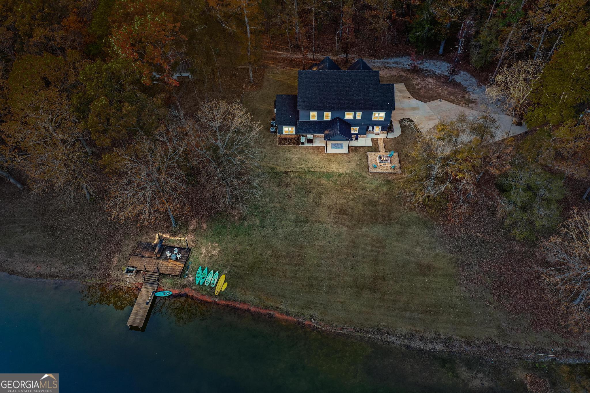 a view of back yard of the house