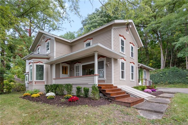 $949,000 | 695 East Lake Road | Barrington