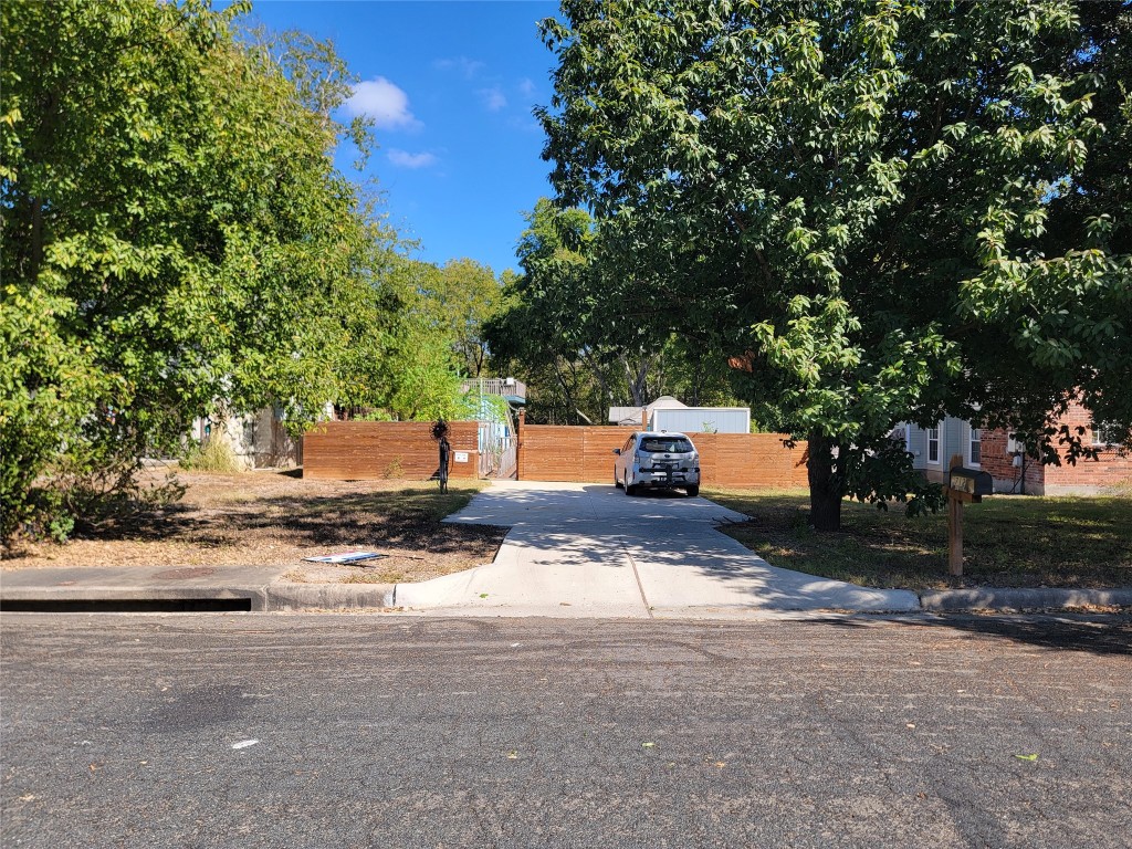 a street view with residential house