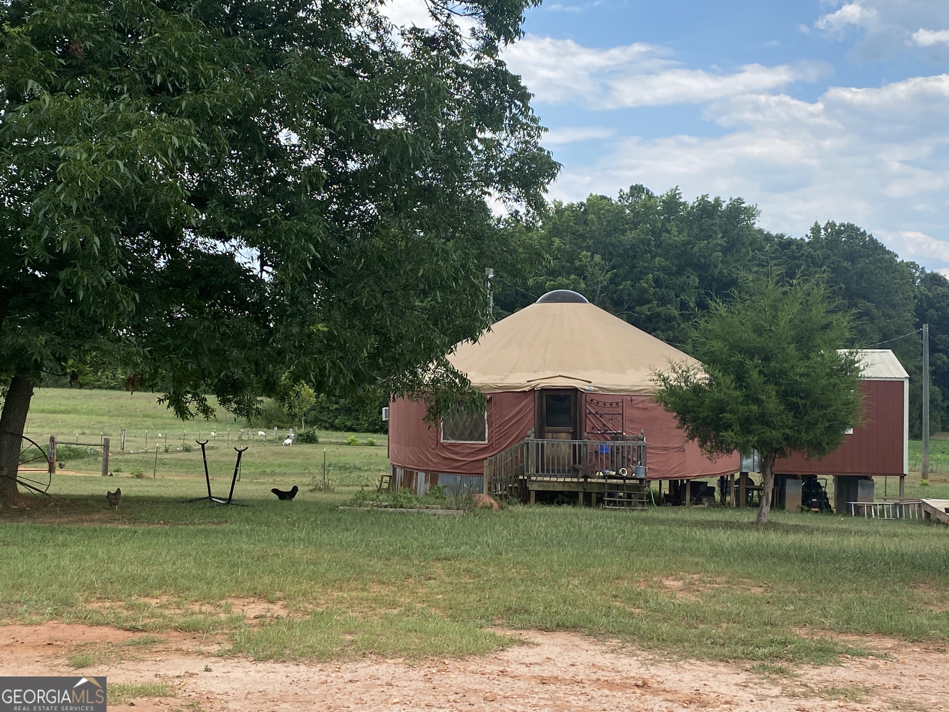 a view of a house with a backyard