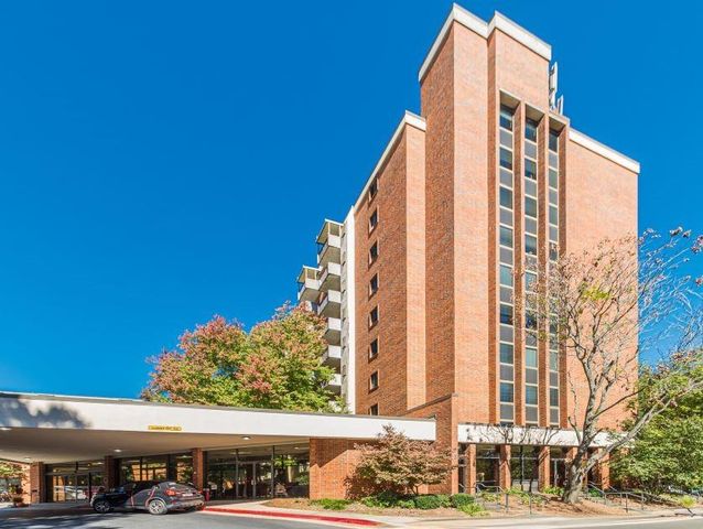 $189,000 | 300 Johnson Ferry Road, Unit B905 | Downtown Sandy Springs