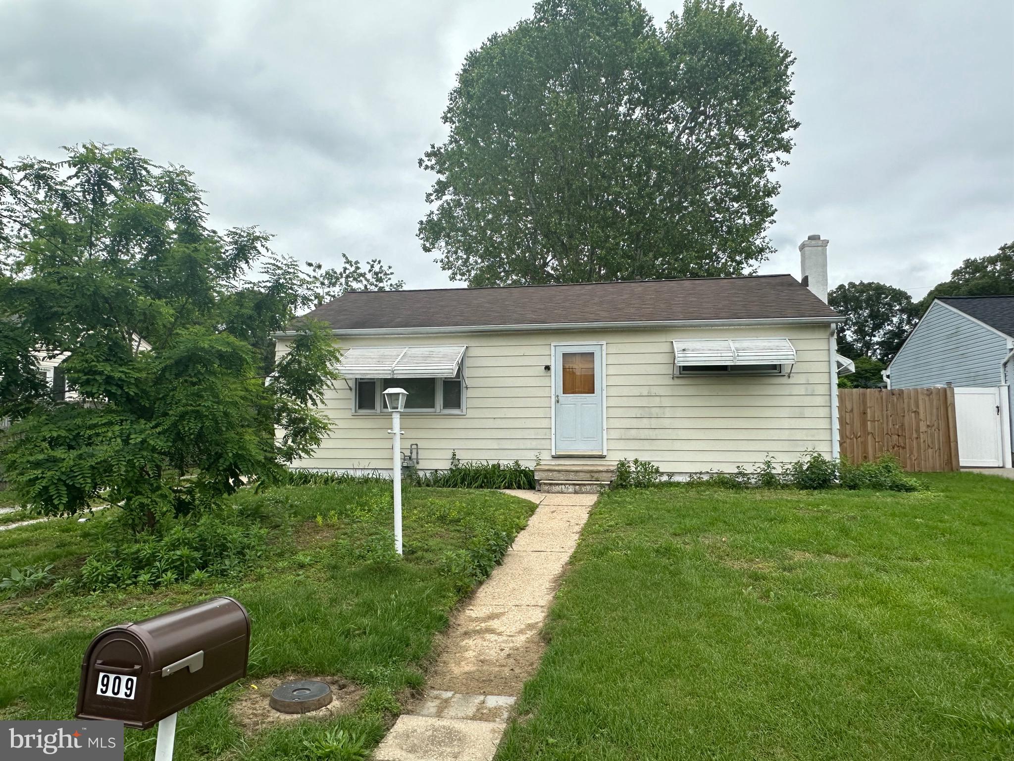 a view of a back yard of the house