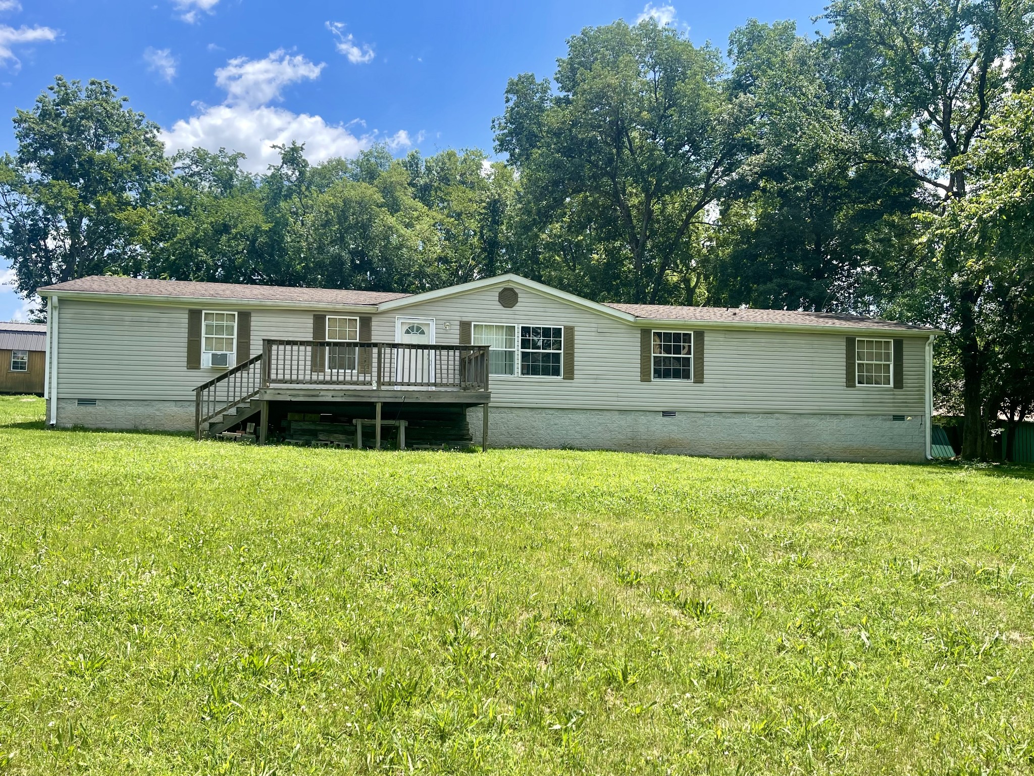 a view of a house with a backyard