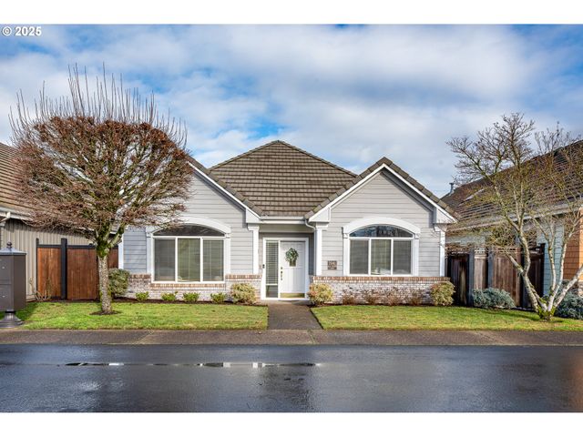 $529,000 | 2041 Lake Harbor Drive | Northeast Eugene