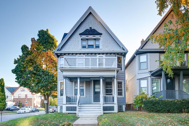 $549,999 | 2864 North Maryland Avenue | Upper East Side