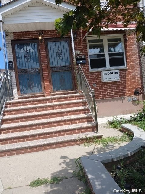 a view of entryway with a front door