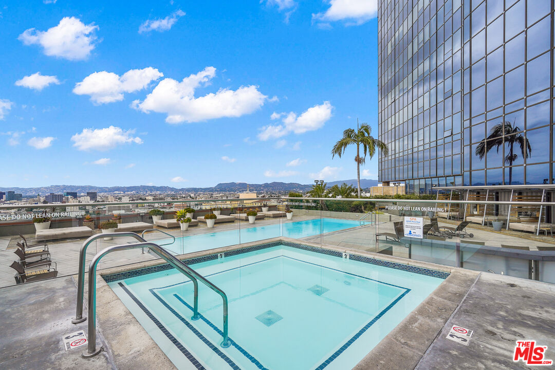 a view of a swimming pool with seating space