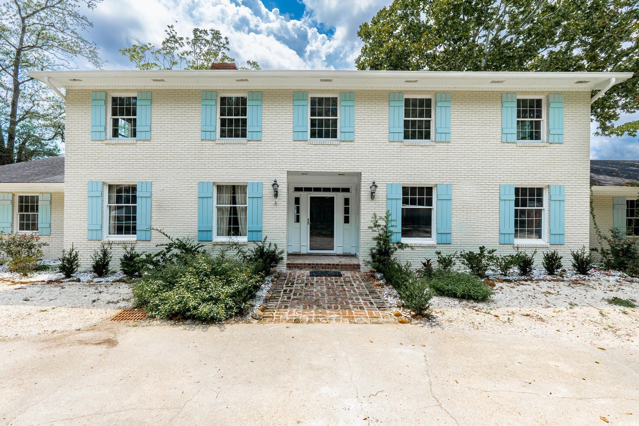 View of colonial house