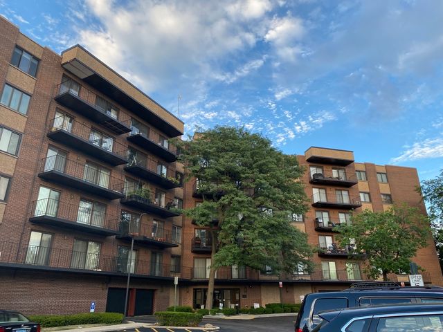 $319,000 | 7601 Lincoln Avenue, Unit 315 | Skokie