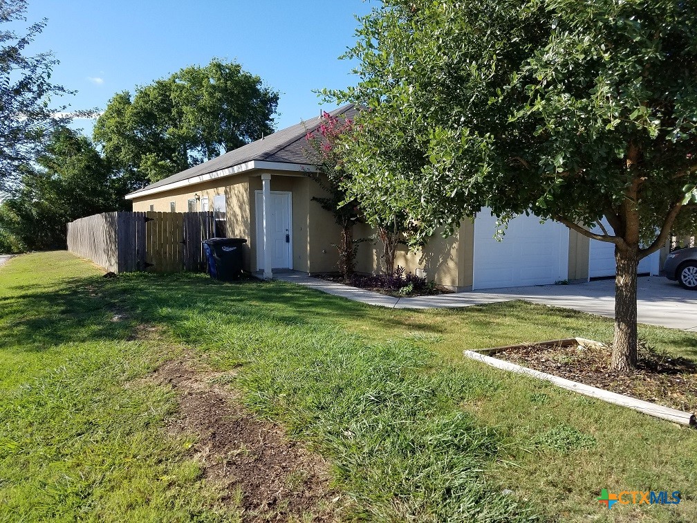 a view of a house with yard and tree s