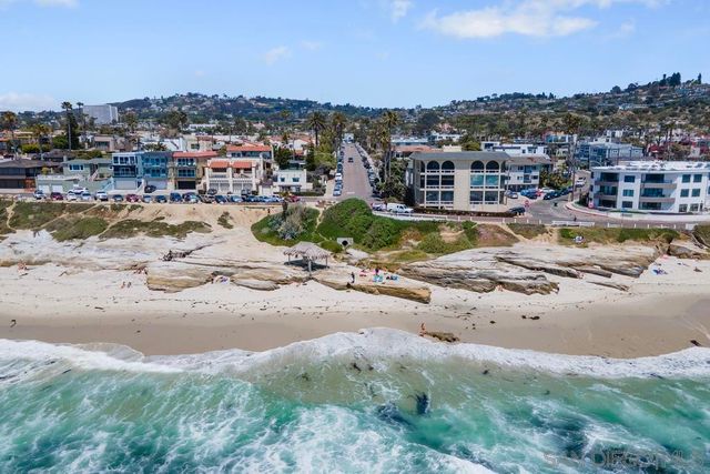 $3,195,000 | 292 Bonair Street | Beach Barber