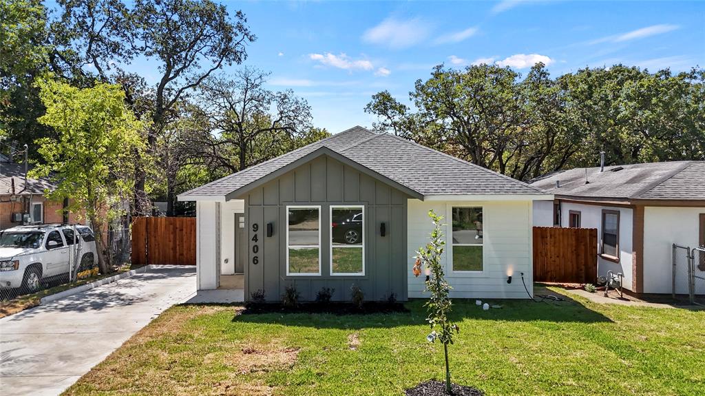 a view of a house with backyard and a tree