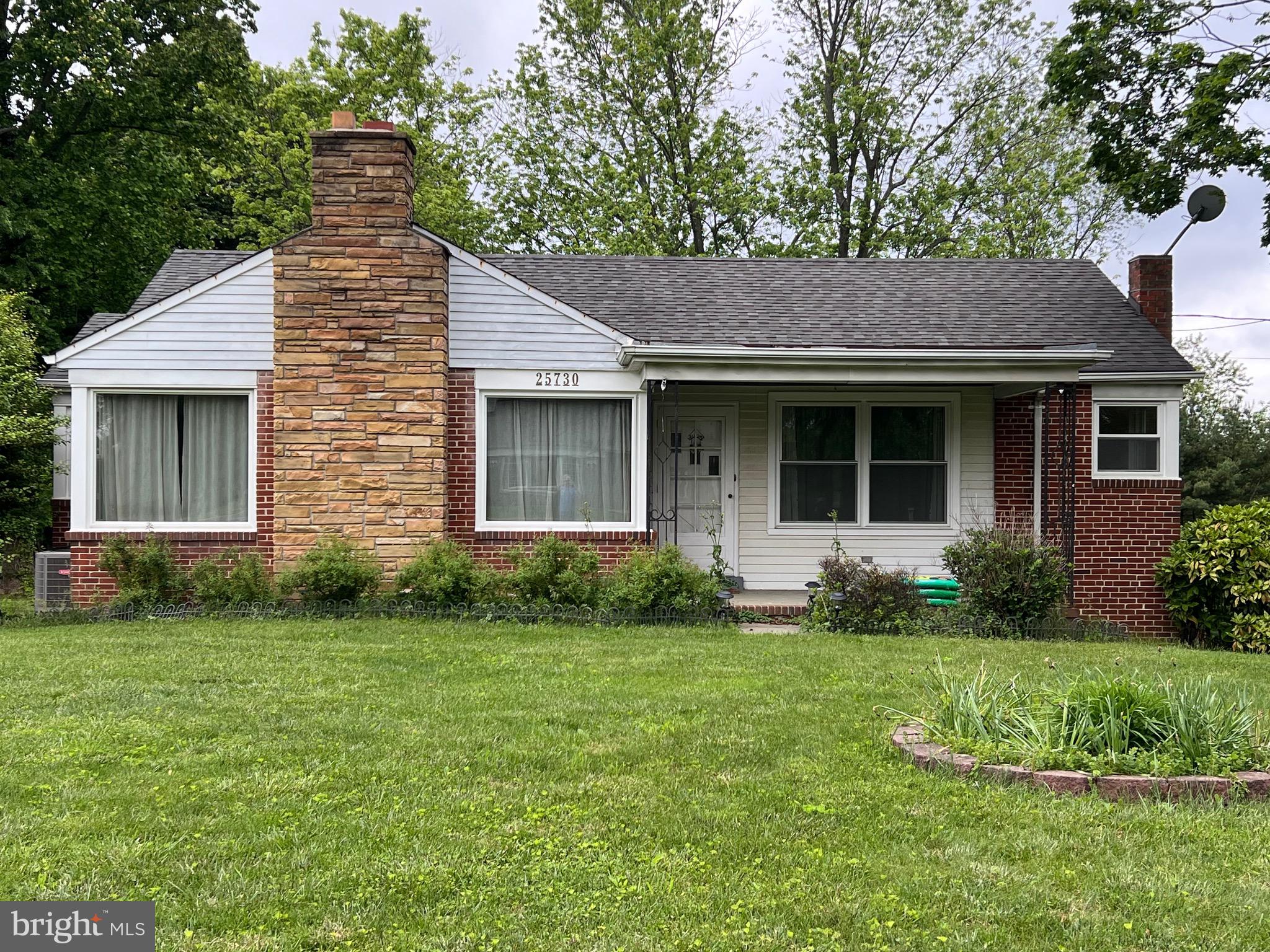 a view of a house with yard and tree s