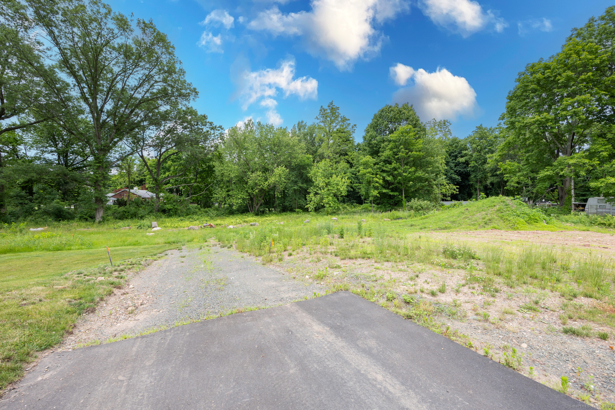 a view of a yard with basketball court