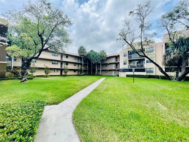 $320,000 | 10425 Southwest 112th Avenue, Unit 119 | Kendall