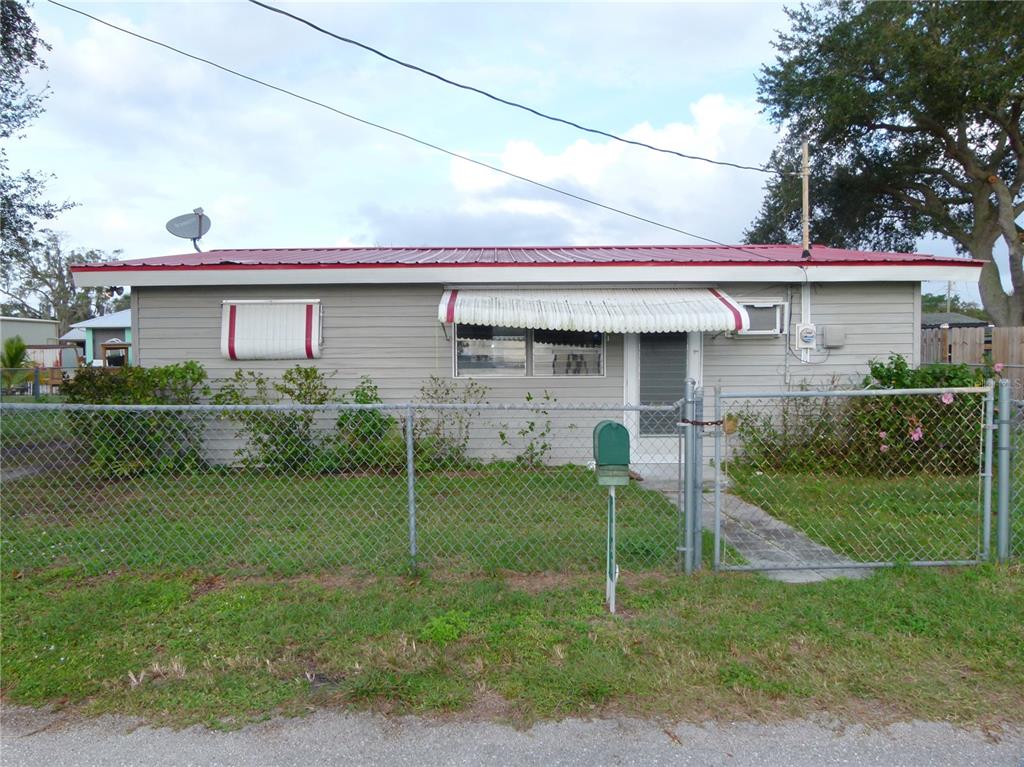 a view of a house with a backyard