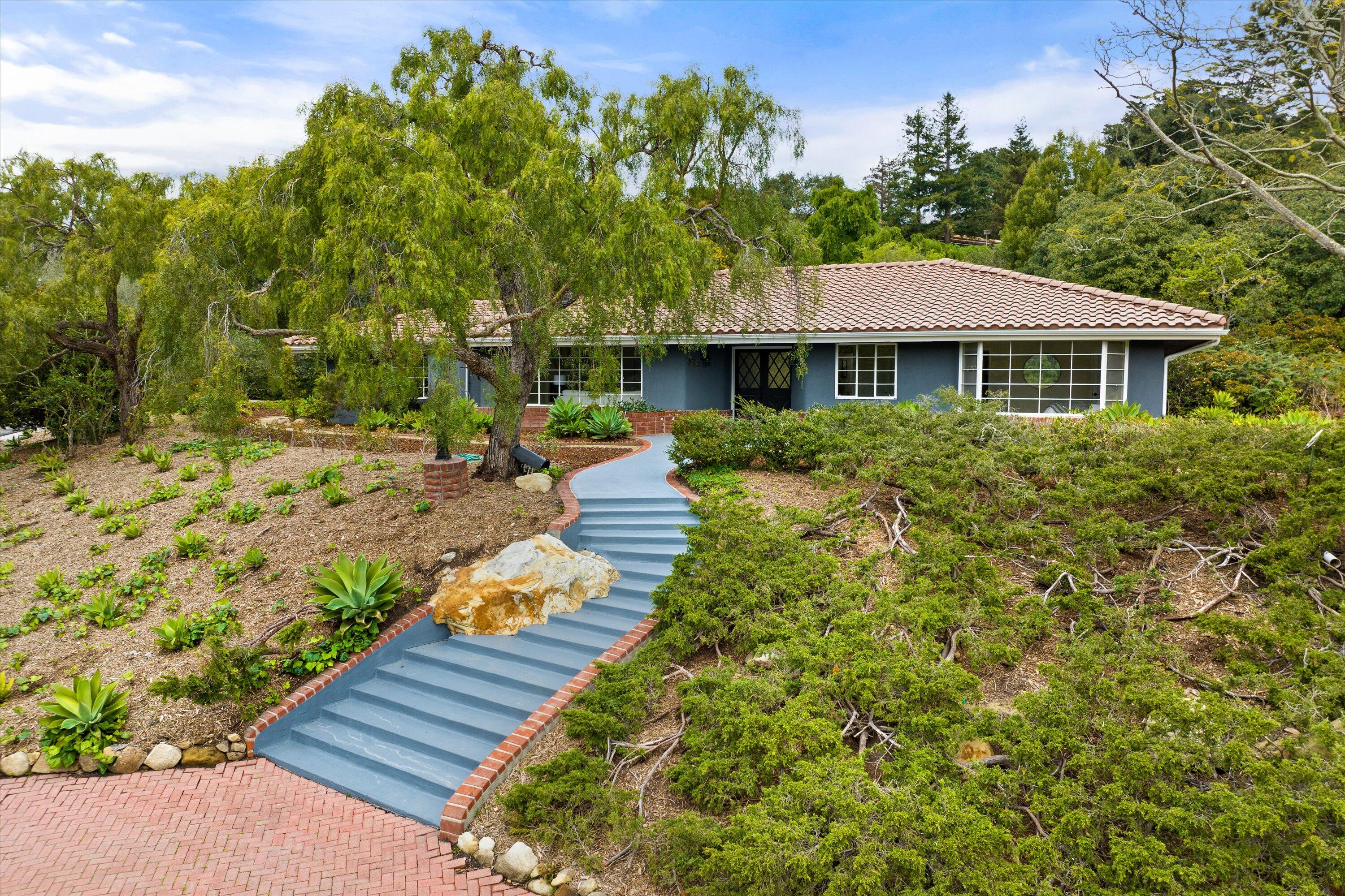 a view of a house with a yard