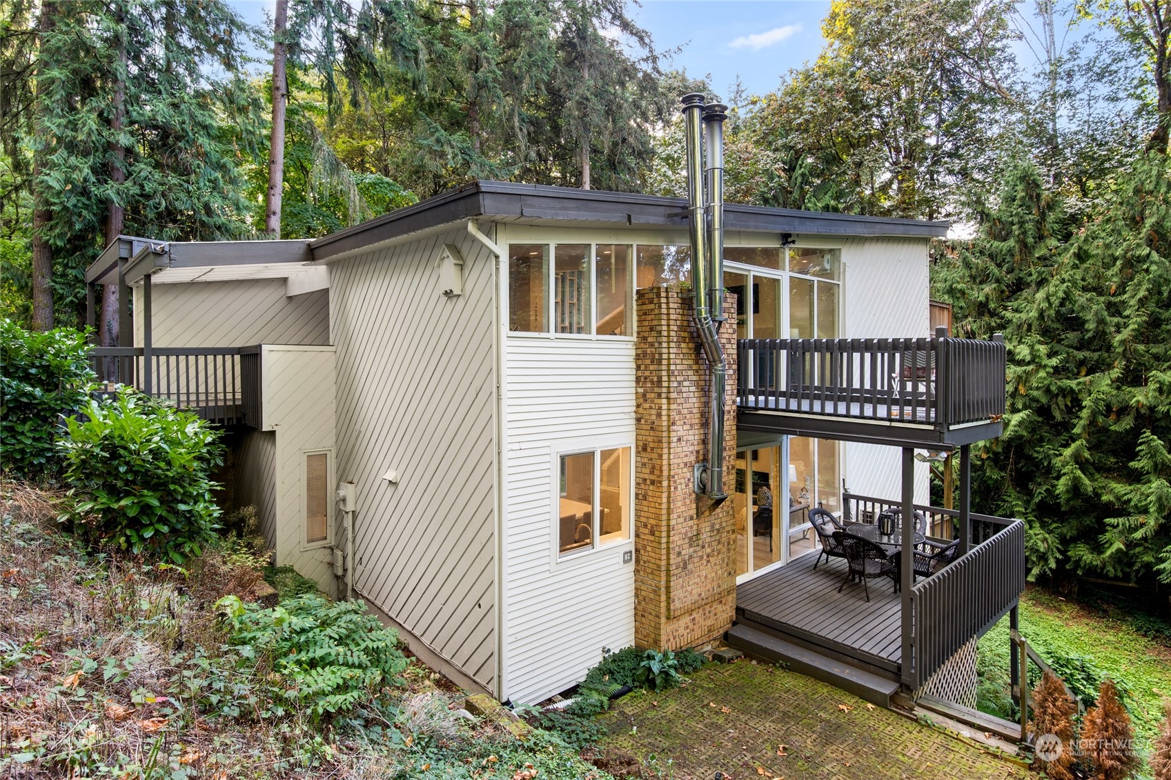 a view of a house with backyard and sitting area