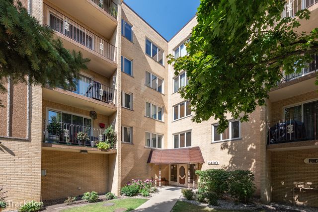 $265,000 | 6400 West Belle Plaine Avenue, Unit 403 | Dunning