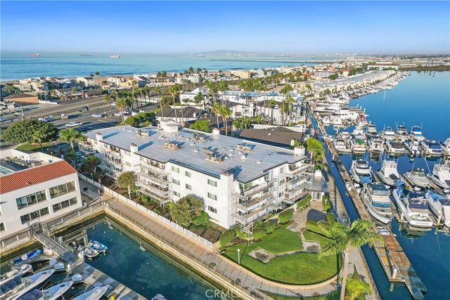 $1,199,000 | 2872 Coast Circle, Unit 305 | Northwest Huntington Beach