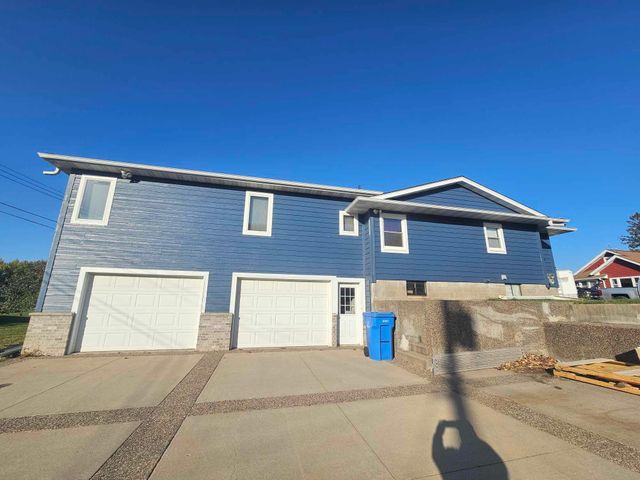 $199,900 | 116 1st Avenue Southeast | Altura