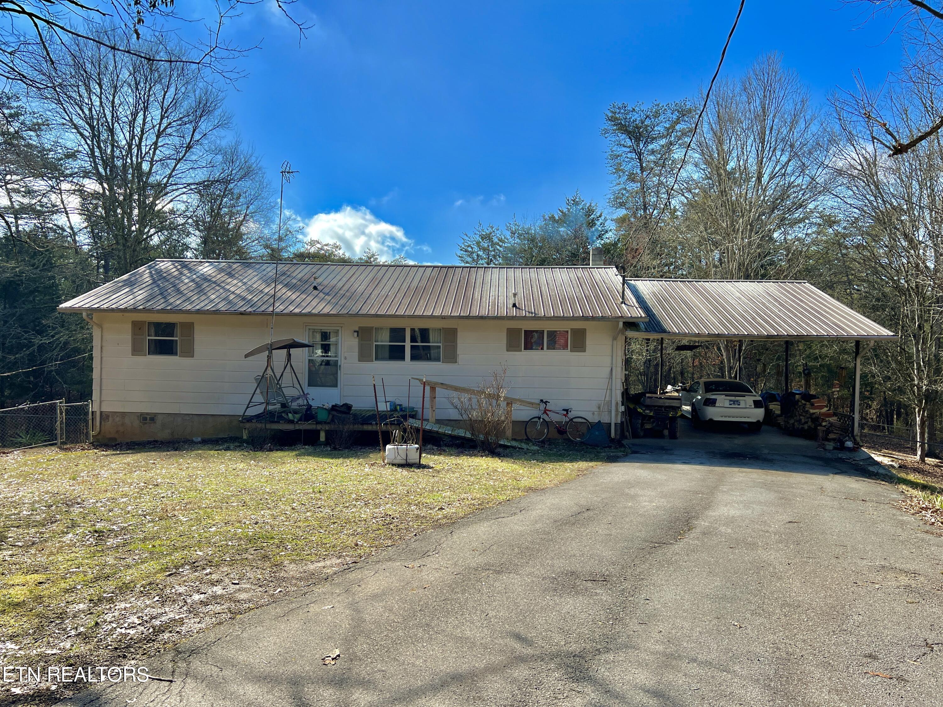 1803 Elkins Rd, Kodak, TN 37764