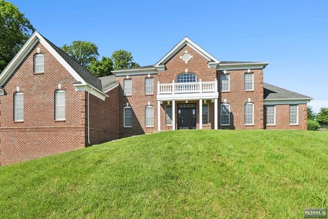 $1,240,000 | 1 Ridgeline Drive | Washington Township - Morris County