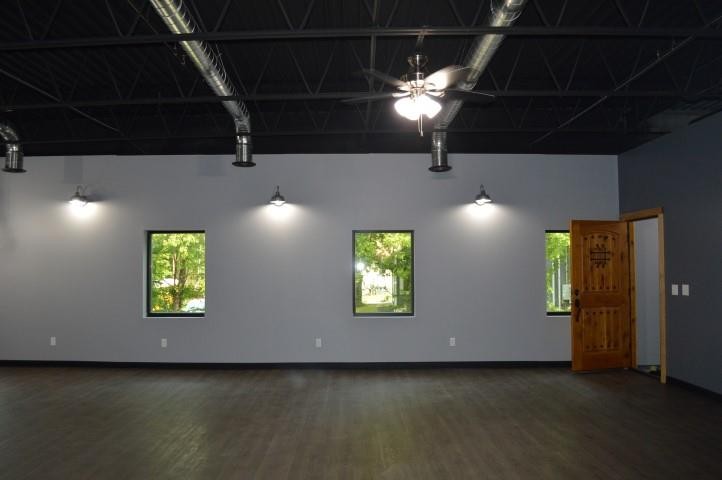 a view of a livingroom with furniture