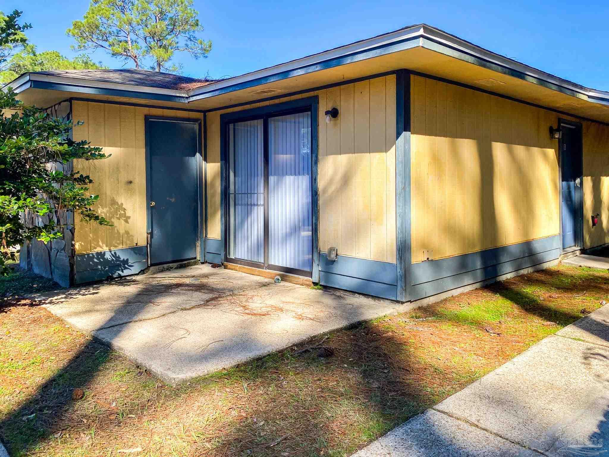 a view of a house with a yard