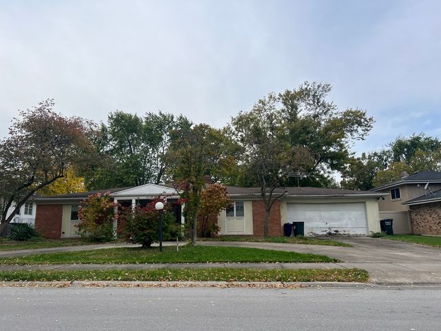 $185,000 | 18908 East Louise Drive | Lansing