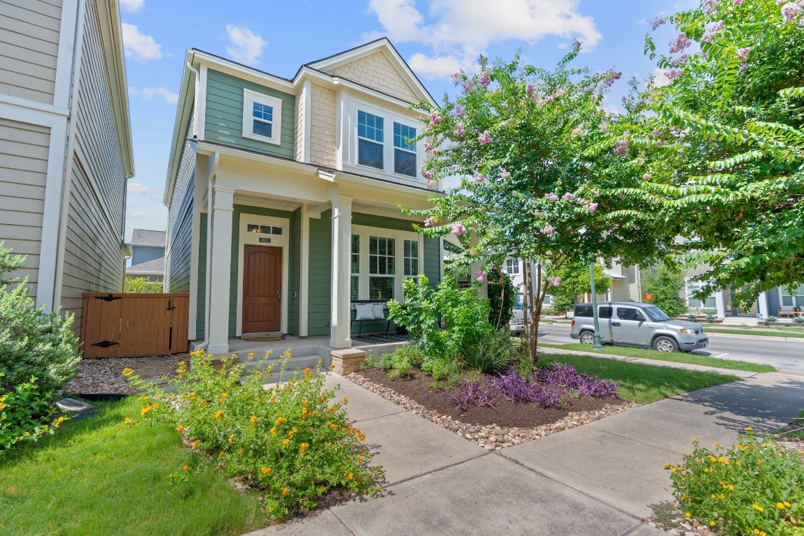 Vibrant stand-alone courtyard home in Central Austins highly sought-after Mueller community.