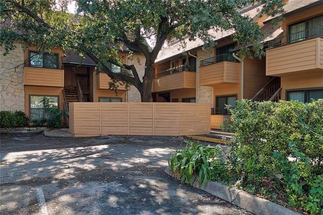 $1,350 | 2714 Nueces Street, Unit 202 | West University