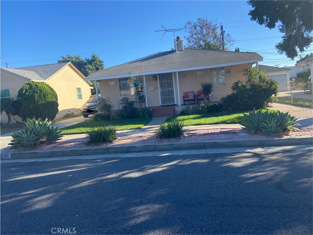 front view of house with a yard