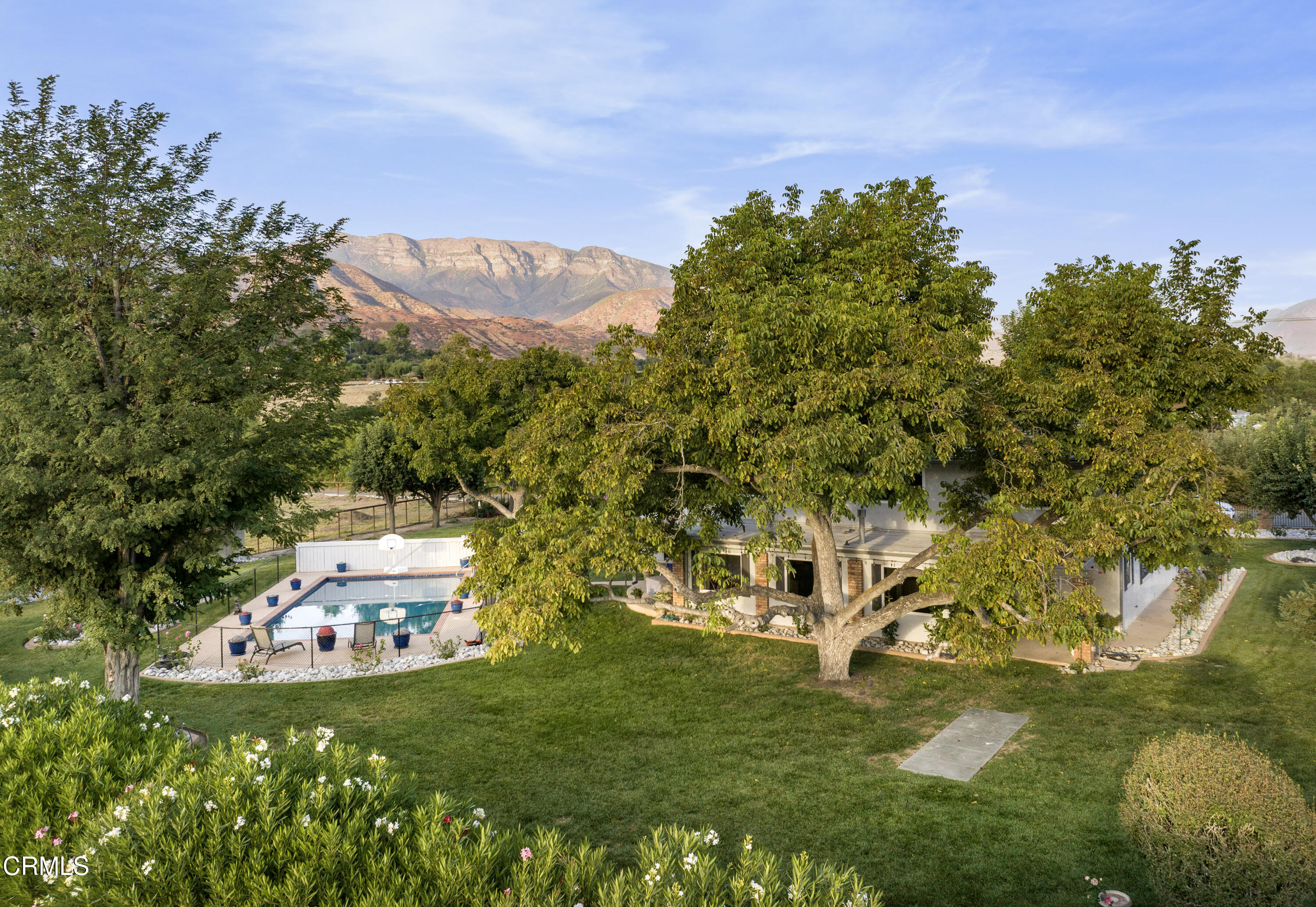 a view of a houses with a big yard