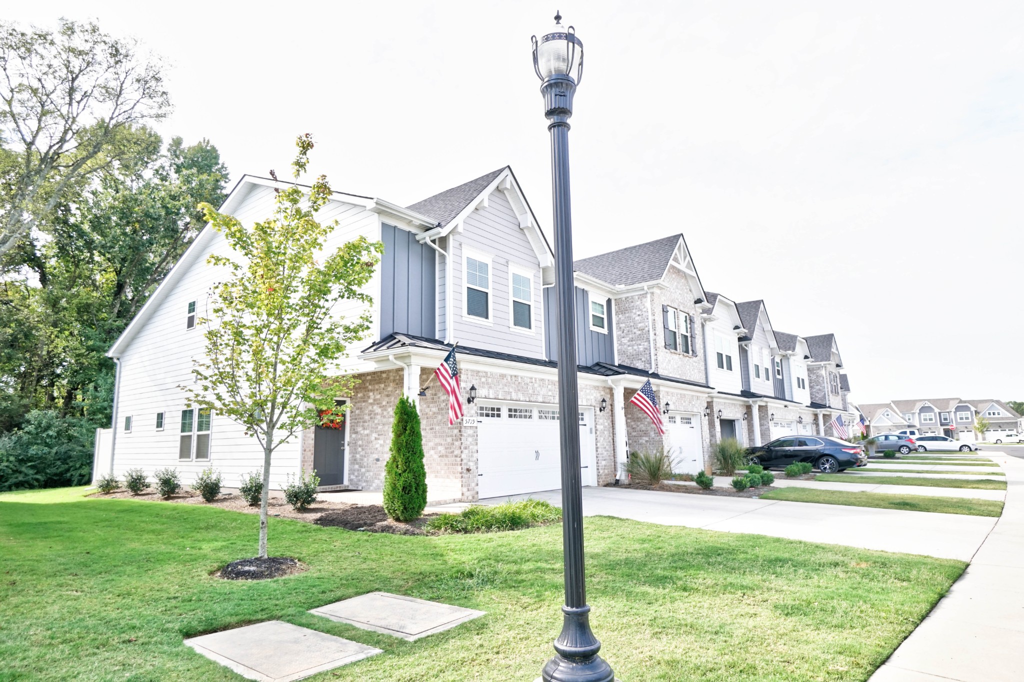 Nice corner unit.  Neighborhood street lights and sidewalks.