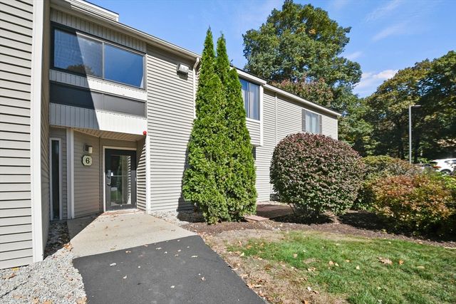 $349,900 | 6 Thayer Pond Drive, Unit 11 | Oxford