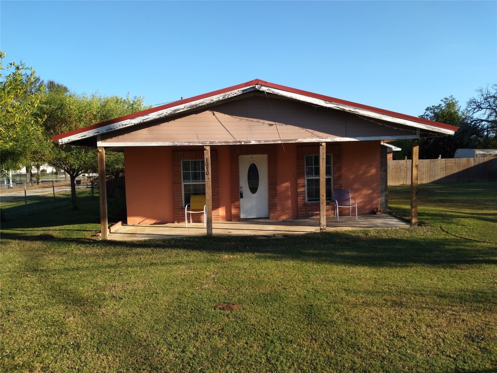 a view of a house with backyard porch and garden