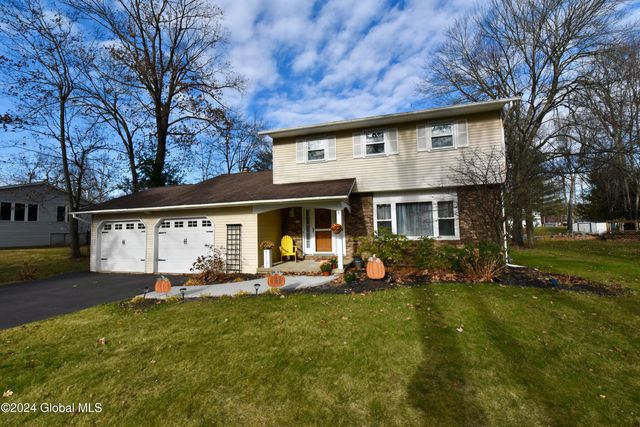 $379,900 | 4351 Buckingham Drive | Niskayuna