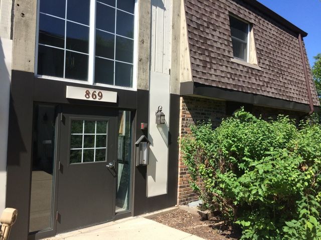 $189,000 | 869 Trace Drive, Unit 201 | Buffalo Grove