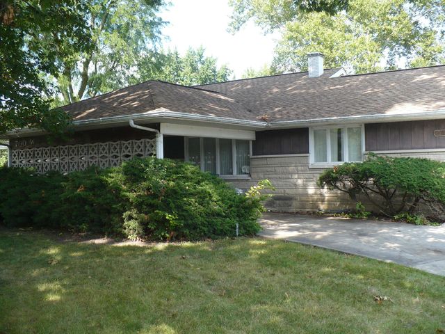 $275,000 | 700 Palladium Drive East | Joliet